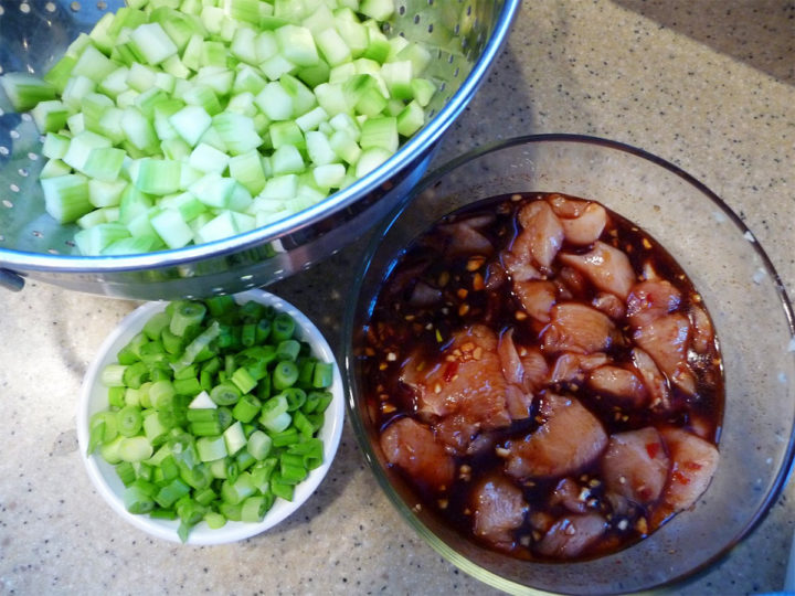 bowls of ingredients in cucumber chicken