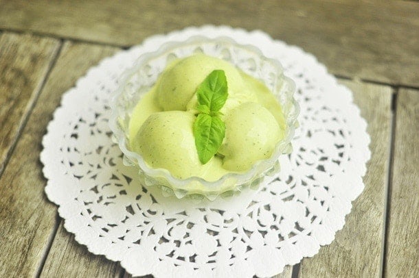 https://www.goodlifeeats.com/wp-content/uploads/2012/05/lemon-basil-ice-cream.jpg