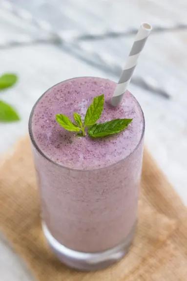 Minty Raspberry-banana Smoothie {vegan} 