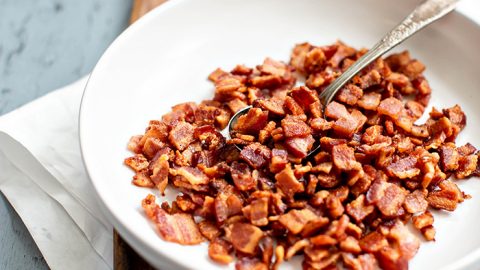 https://www.goodlifeeats.com/wp-content/uploads/2015/04/bowl-of-bacon-How-to-Make-Bacon-Bits-480x270.jpg
