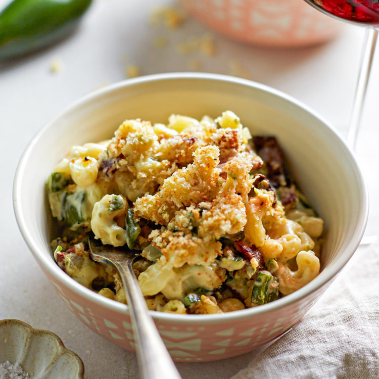 bowl of jalapeno bacon mac and cheese