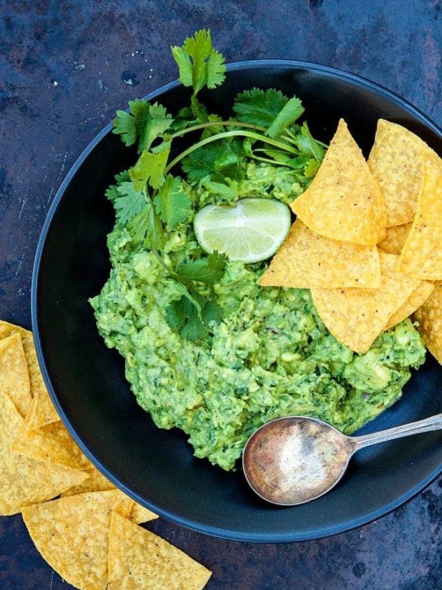 5 Minute Basic Guacamole Recipe