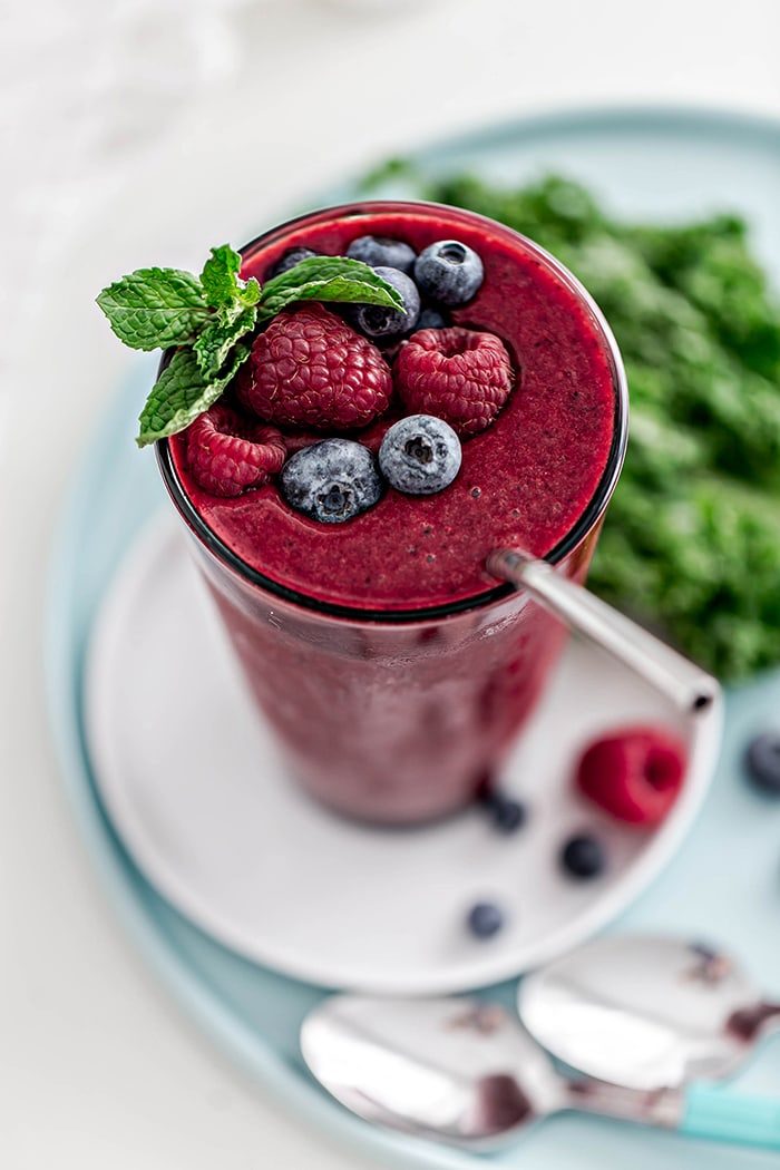 https://www.goodlifeeats.com/wp-content/uploads/2020/01/Healthy-Kale-and-Frozen-Berry-Smoothie-berry-mango-kale-smoothie-photos-and-recipe.jpg