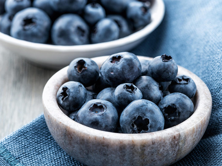 https://www.goodlifeeats.com/wp-content/uploads/2022/02/How-to-Freeze-Blueberries-720x540.jpg