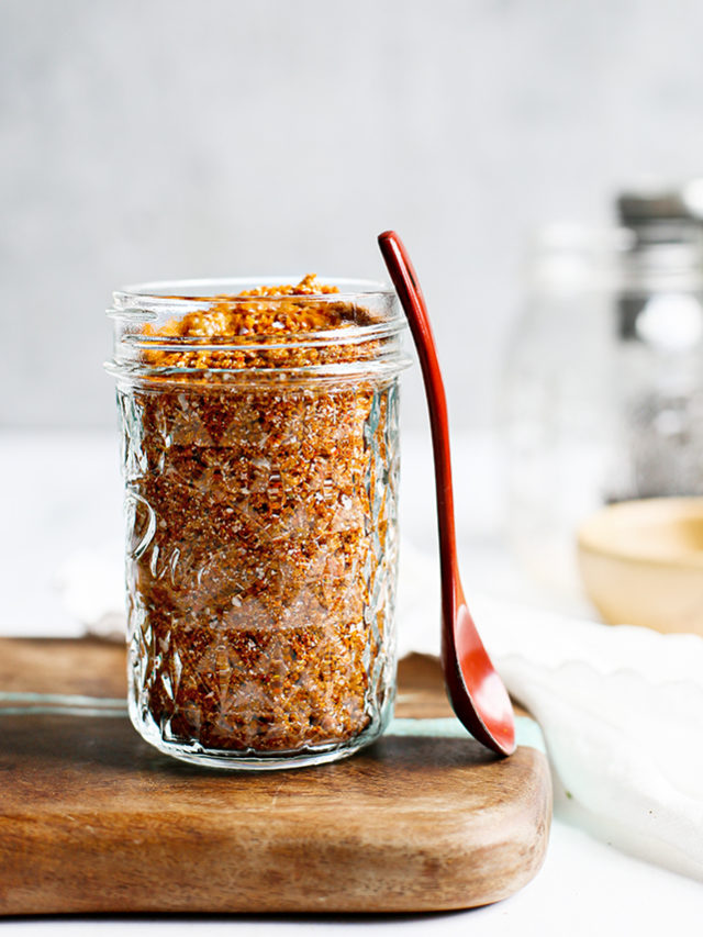 photo of dry rub for smoked chicken in a jar