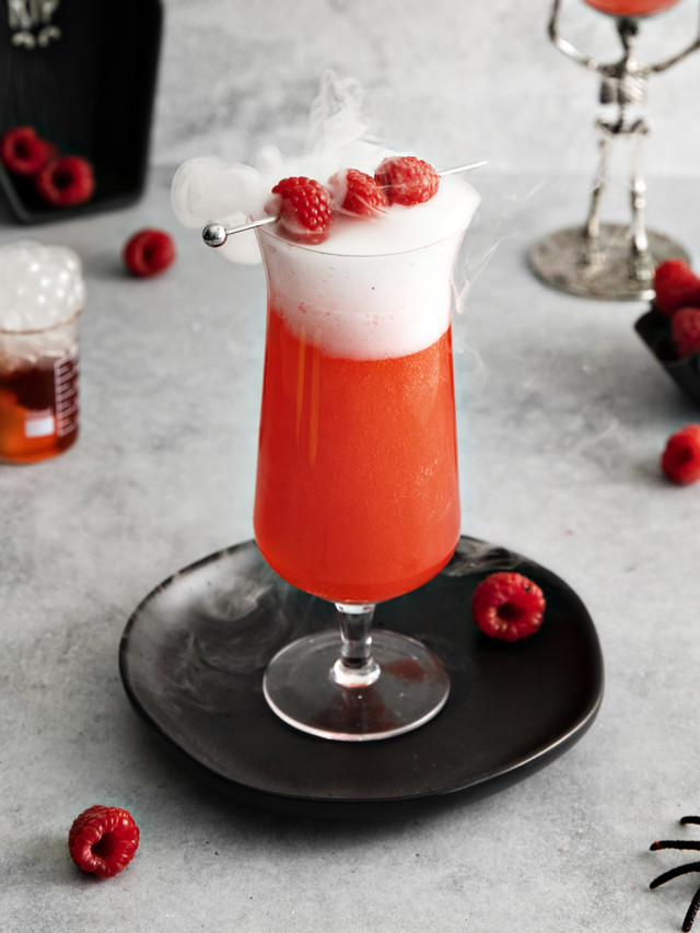 cropped-Spooky-Halloween-Dry-Ice-Cocktail-Raspberry-Gin-Spritzer-1.jpg