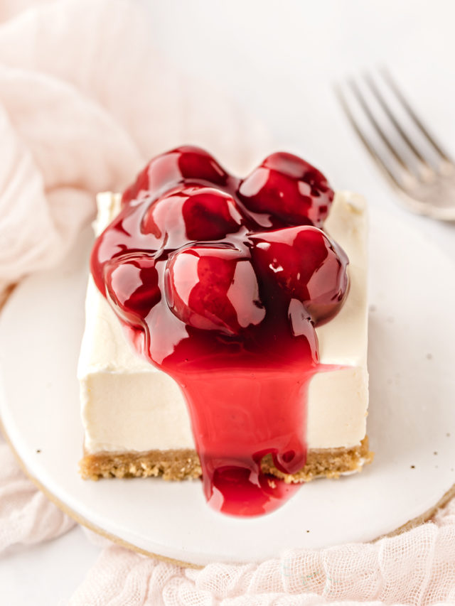 cropped-Easy-No-Bake-Cheesecake-Bars-with-Cherry-Topping.jpg