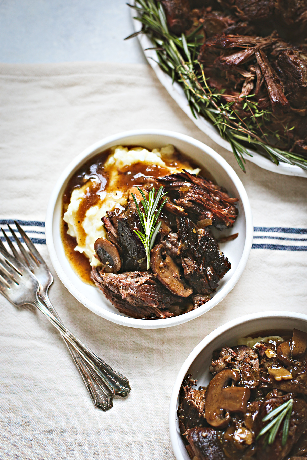 https://www.goodlifeeats.com/wp-content/uploads/2023/10/Red-Wine-Balsamic-Instant-Pot-Chuck-Roast.jpg