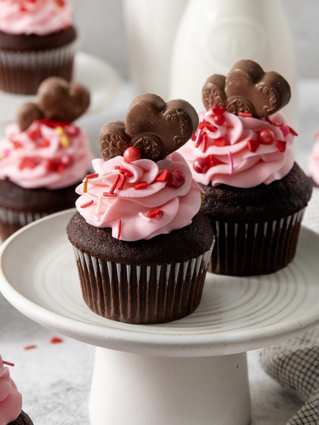 chocolate valentine cupcakes with pink frosting